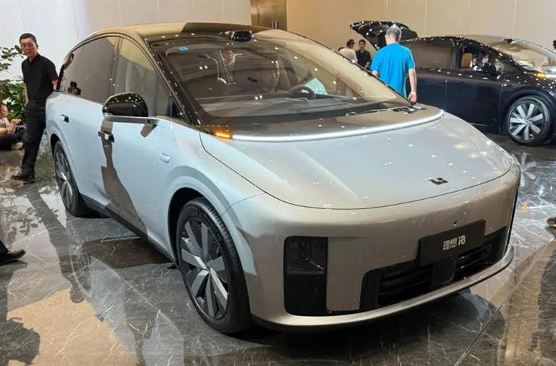 理想汽車純電“二番戰(zhàn)”！i8起售價32.18萬元，美股股價盤前上漲，“小MEGA”有戲了？